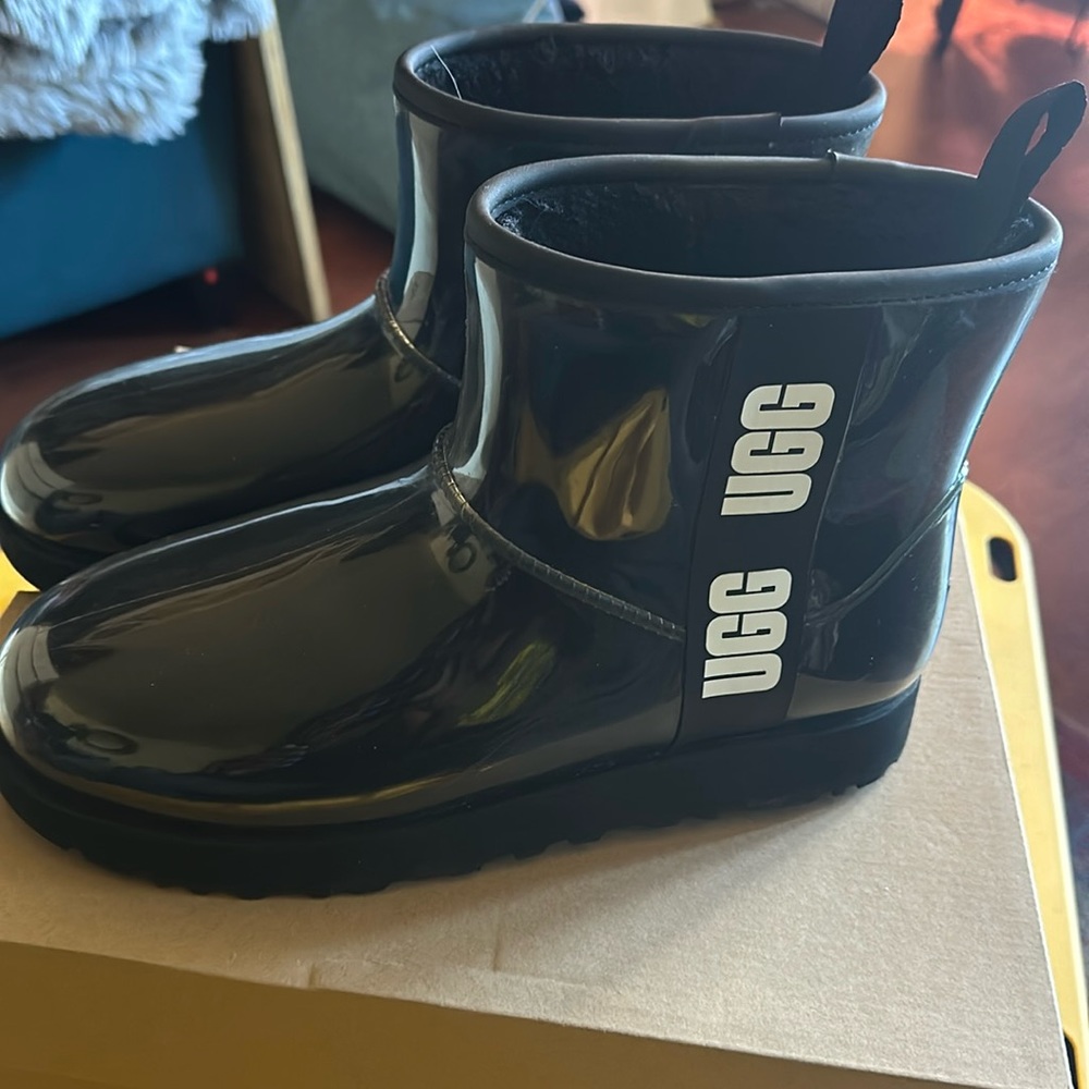 UGG